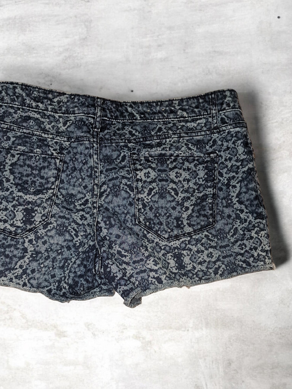 Women’s Patterned Denim Shorts - Blue